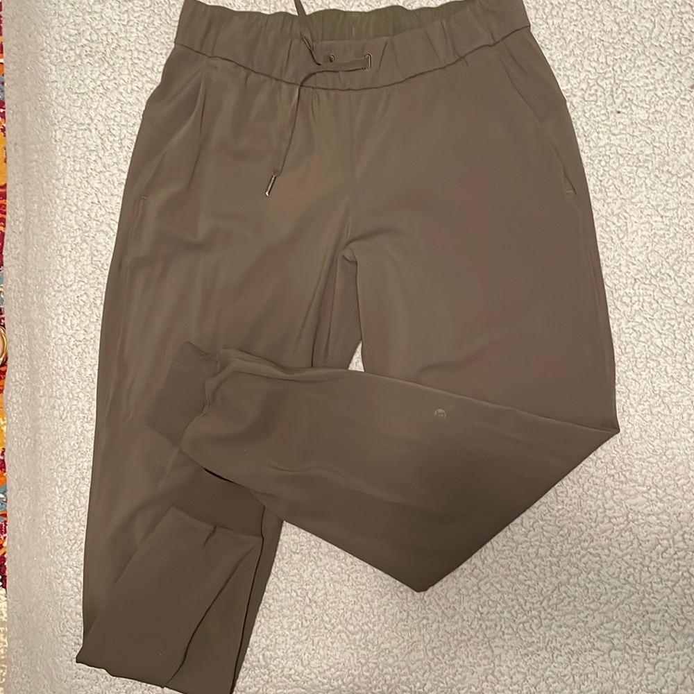 Lululemon On the Fly Jogger